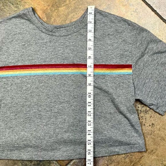 Fabletics Jade Short Sleeve Boxy Rainbow Crop Top Large - Picture 4 of 6